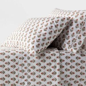 Threshold 250 Thread Count Organic Cotton Percale  Mum Flower